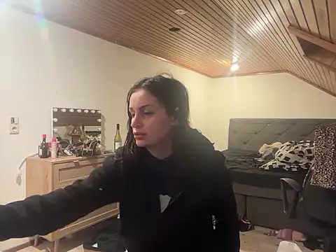 JeSuisUnTapin online show from 12/02/25, 07:48