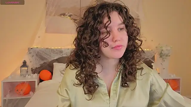 Ariella Sol online show from 11/06/25, 01:09