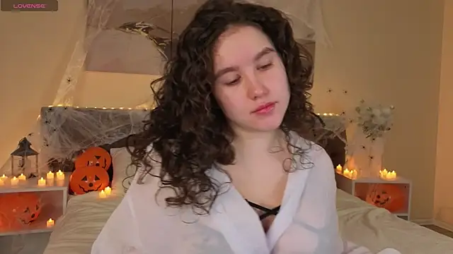 Ariella Sol online show from 10/30/25, 01:04