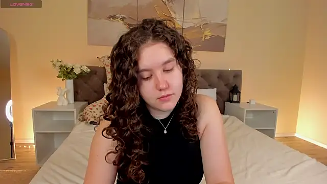 Snapshot of Ariella_Sol chatting on 06/04/26, 12:48 Ariella Sol online show from 06/04/26, 12:48