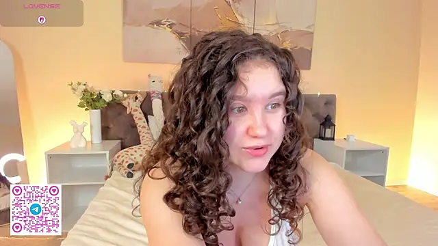 Snapshot of Ariella_Sol chatting on 06/08/26, 01:11 Ariella Sol online show from 06/08/26, 01:11