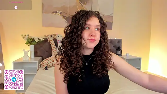 Snapshot of Ariella_Sol chatting on 06/06/26, 01:11 Ariella Sol online show from 06/06/26, 01:11