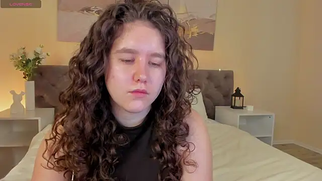Snapshot of Ariella_Sol chatting on 06/20/26, 01:10 Ariella Sol online show from 06/20/26, 01:10