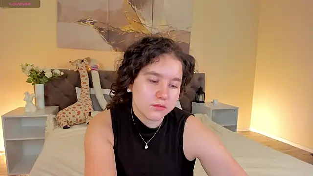 Snapshot of Ariella_Sol chatting on 06/05/26, 01:10 Ariella Sol online show from 06/05/26, 01:10