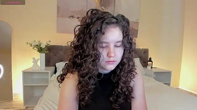 Ariella Sol online show from 05/06/26, 01:20