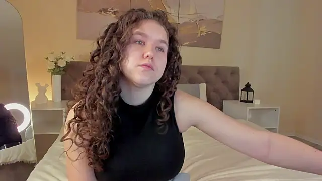Snapshot of Ariella_Sol chatting on 07/08/26, 01:30 Ariella Sol online show from 07/08/26, 01:30