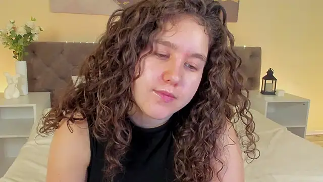 Snapshot of Ariella_Sol chatting on 06/18/26, 01:04 Ariella Sol online show from 06/18/26, 01:04