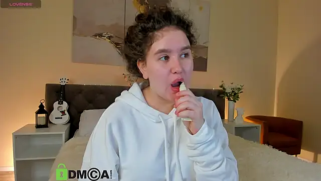 Ariella Sol online show from 10/10/25, 01:06