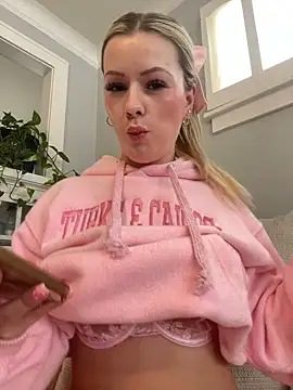 LoveShae  online show from 02/05/25, 10:01