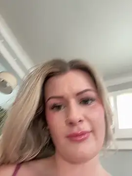 LoveShae  online show from 10/02/25, 09:29