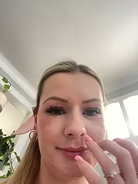 LoveShae  online show from 02/05/25, 06:59