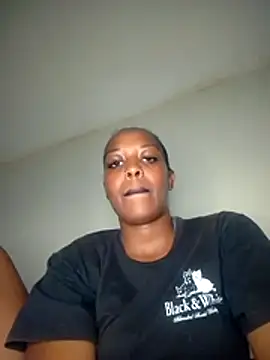 pretty-eyes23 online show from 12/15/25, 02:01