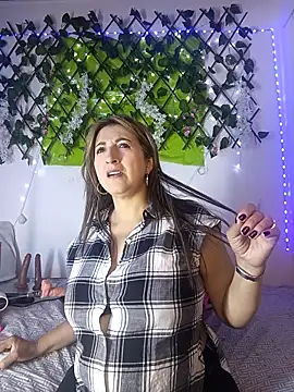 Snapshot of any_mour chatting on 04/08/26, 05:03 any mour online show from 04/08/26, 05:03