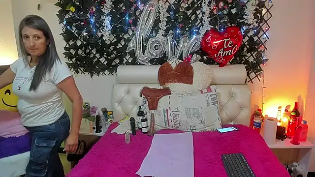 any mour online show from 03/19/25, 03:40