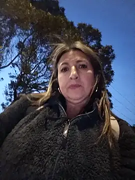 Snapshot of any_mour chatting on 01/08/26, 11:22 any mour online show from 01/08/26, 11:22