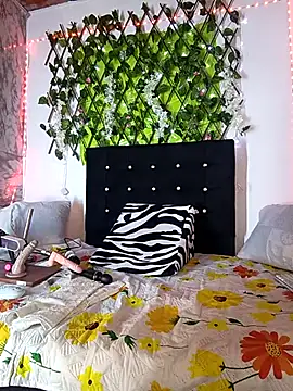 Snapshot of any_mour chatting on 02/04/26, 05:19 any mour online show from 02/04/26, 05:19