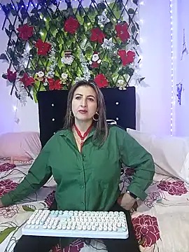 Snapshot of any_mour chatting on 12/21/25, 01:08 any mour online show from 12/21/25, 01:08