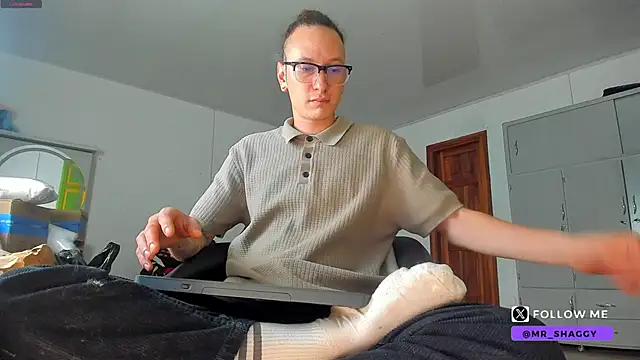 Snapshot of MrShaggy chatting on 05/18/26, 05:23 MrShaggy online show from 05/18/26, 05:23