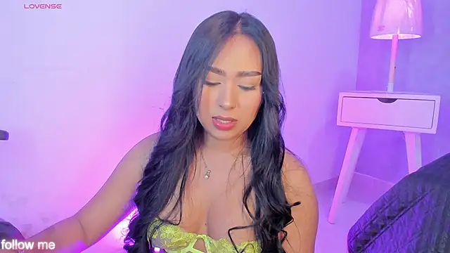 Snapshot of Cameliaa_Smiith chatting on 10/21/25, 02:11 Cameliaa Smiith online show from 10/21/25, 02:11