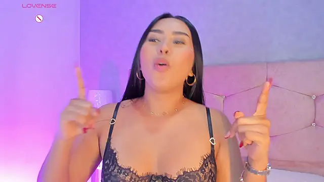 Snapshot of Cameliaa_Smiith chatting on 09/19/25, 07:01 Cameliaa Smiith online show from 09/19/25, 07:01