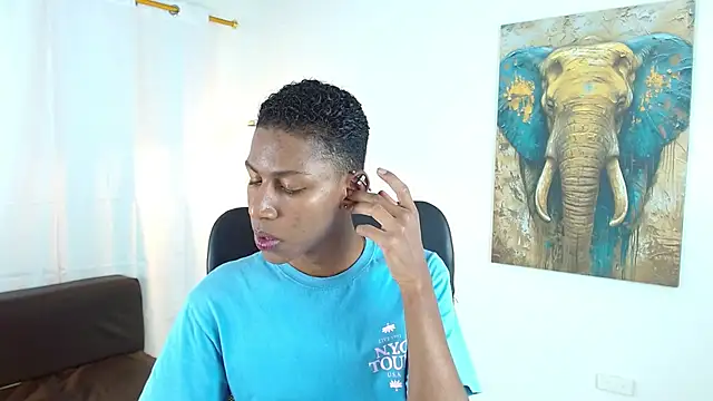 maiki18  online show from 12/01/25, 09:04