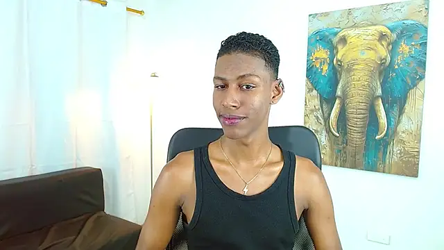 maiki18  online show from 11/25/25, 08:42