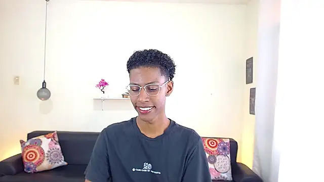 Snapshot of maiki18_ chatting on 03/03/25, 01:45 maiki18 online show from 03/03/25, 01:45