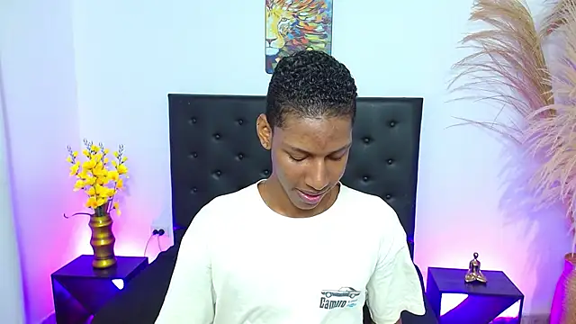 maiki18  online show from 10/25/25, 02:07