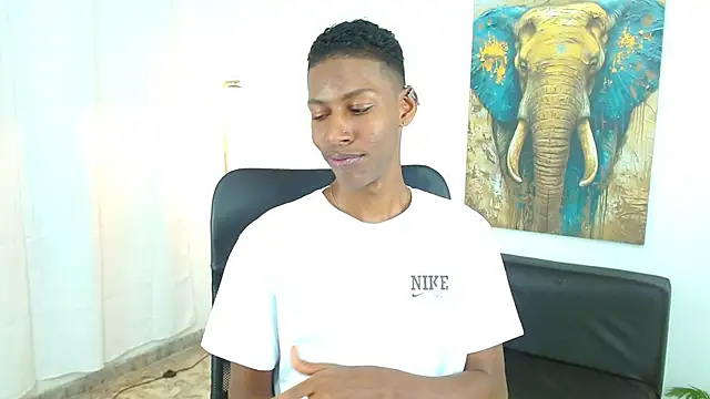 maiki18  online show from 11/12/25, 08:56