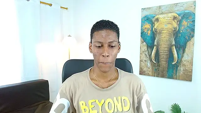 maiki18  online show from 12/18/25, 09:07