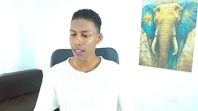 maiki18  online show from 11/28/25, 08:53