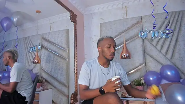 Snapshot of JamesParck chatting on 02/16/25, 12:21 JamesParck online show from 02/16/25, 12:21