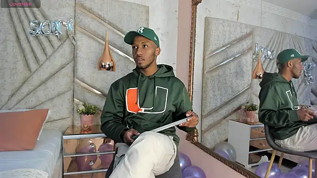 Snapshot of JamesParck chatting on 02/19/25, 12:11 JamesParck online show from 02/19/25, 12:11