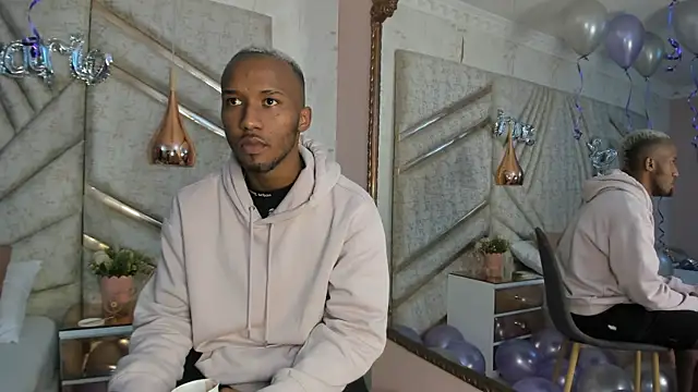 Snapshot of JamesParck chatting on 02/17/25, 12:27 JamesParck online show from 02/17/25, 12:27