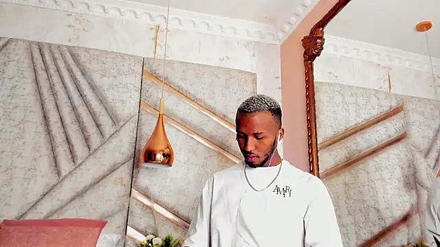 Snapshot of JamesParck chatting on 03/01/25, 12:01 JamesParck online show from 03/01/25, 12:01