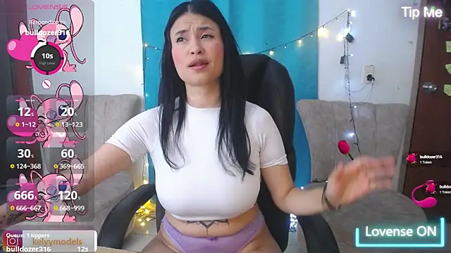 Snapshot of keelly_richaardson1 chatting on 10/04/25, 12:01 keelly richaardson1 online show from 10/04/25, 12:01