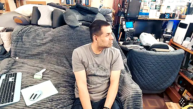 Snapshot of ClampMaster chatting on 09/24/25, 08:04 ClampMaster online show from 09/24/25, 08:04