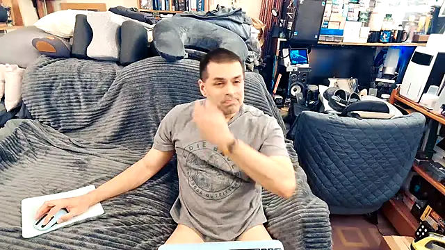 Snapshot of ClampMaster chatting on 09/24/25, 12:29 ClampMaster online show from 09/24/25, 12:29