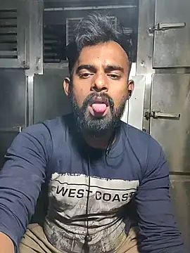 Snapshot of rayhan085 chatting on 03/05/25, 04:57 rayhan085 online show from 03/05/25, 04:57