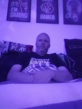 ShyBoy1982 online show from 10/18/25, 09:17