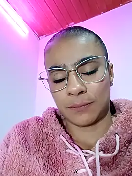 Snapshot of Leslly_ chatting on 03/25/26, 08:57 Leslly online show from 03/25/26, 08:57