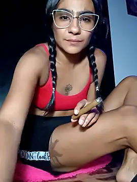 Snapshot of Leslly_ chatting on 04/05/26, 12:17 Leslly online show from 04/05/26, 12:17