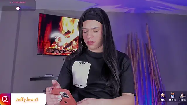 Snapshot of danna_v chatting on 10/17/25, 04:27 danna v online show from 10/17/25, 04:27