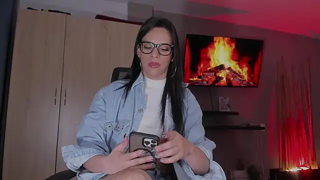 Snapshot of danna_v chatting on 11/23/25, 02:21 danna v online show from 11/23/25, 02:21