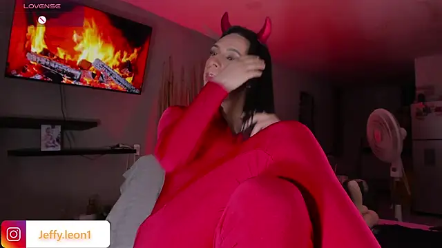 Snapshot of danna_v chatting on 11/30/25, 05:30 danna v online show from 11/30/25, 05:30