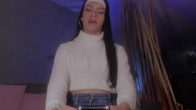 Snapshot of danna_v chatting on 03/21/25, 08:17 danna v online show from 03/21/25, 08:17