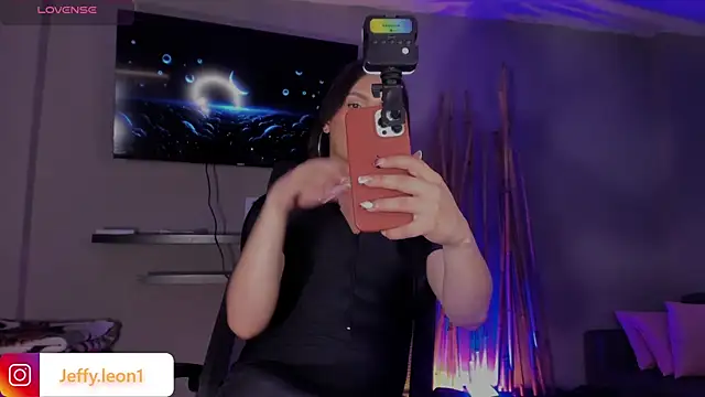 Snapshot of danna_v chatting on 10/19/25, 04:15 danna v online show from 10/19/25, 04:15