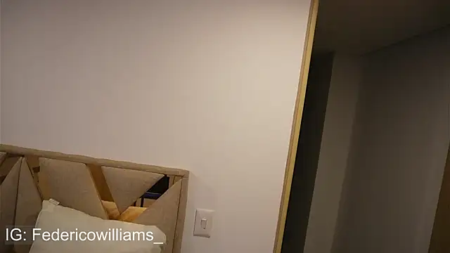 Snapshot of Derek_w chatting on 02/14/25, 06:45 Derek w online show from 02/14/25, 06:45