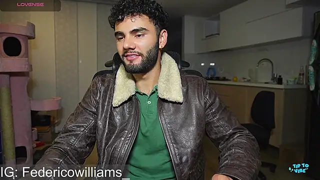 Snapshot of Derek_w chatting on 12/20/24, 07:12 Derek w online show from 12/20/24, 07:12