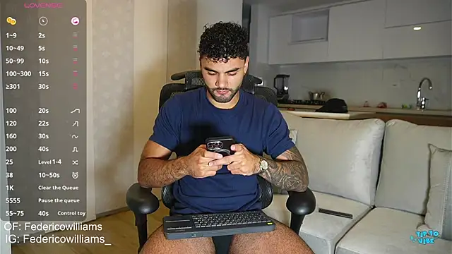 Snapshot of Derek_w chatting on 01/29/25, 03:33 Derek w online show from 01/29/25, 03:33